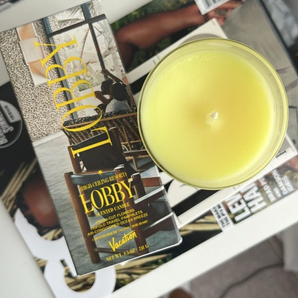 Vacation Lobby Candle - Picture 2 of 3